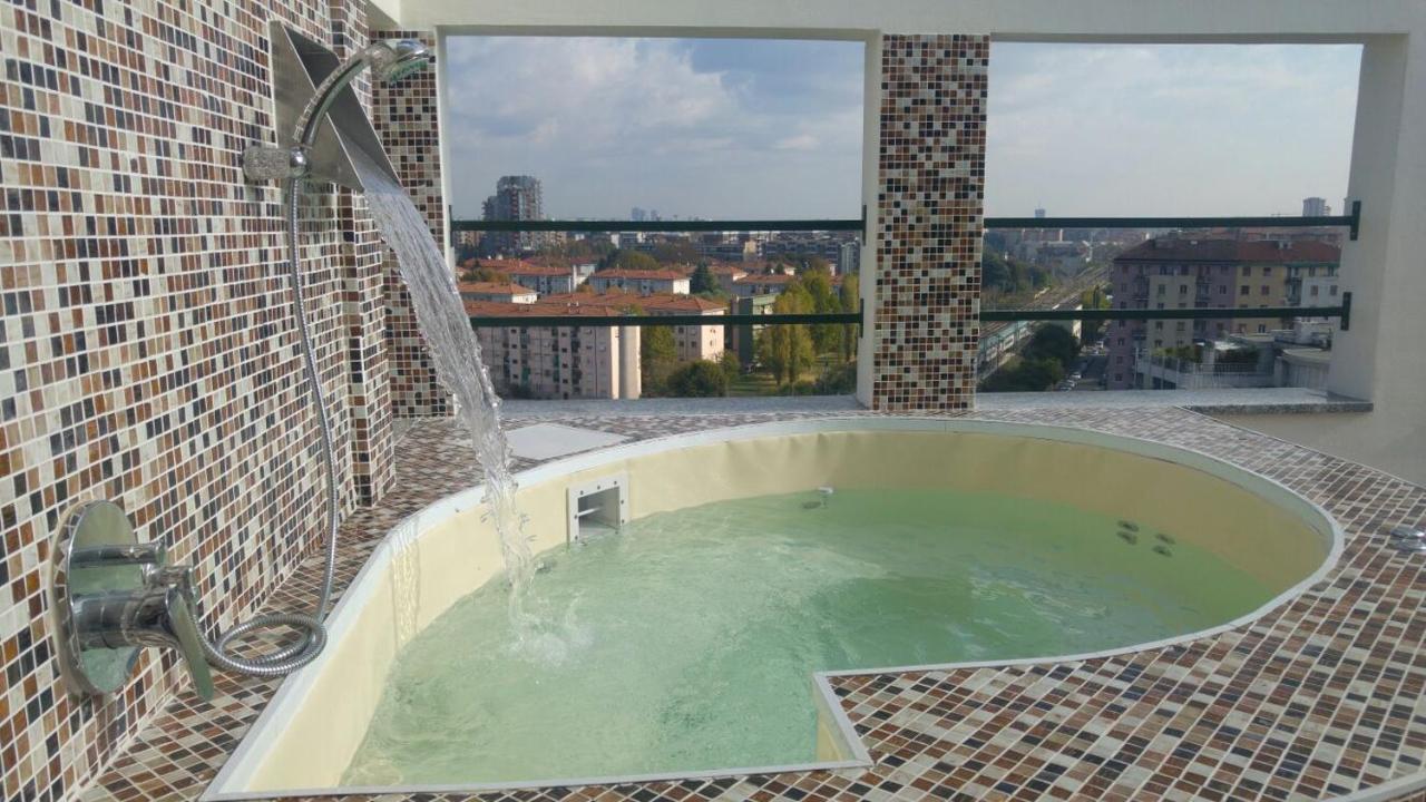 - Doppia Con Bagno Privato In Stupendo Attico Con Vista Mozzafiato Bed & Breakfast Milano